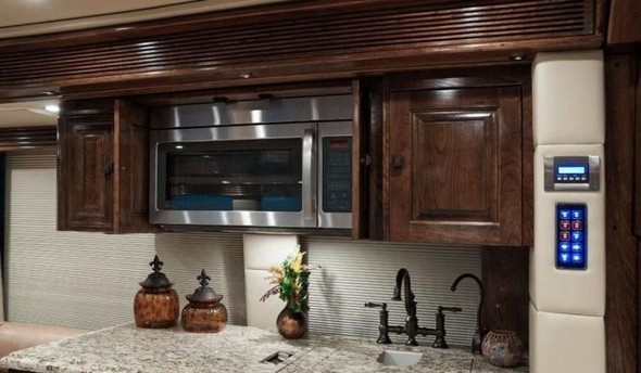 Yürüyen saray inşa etti 28