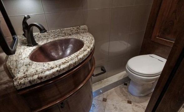 Yürüyen saray inşa etti 29