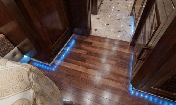 Yürüyen saray inşa etti 31