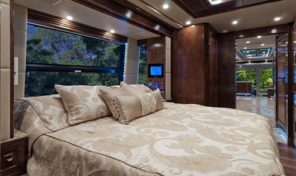 Yürüyen saray inşa etti 33