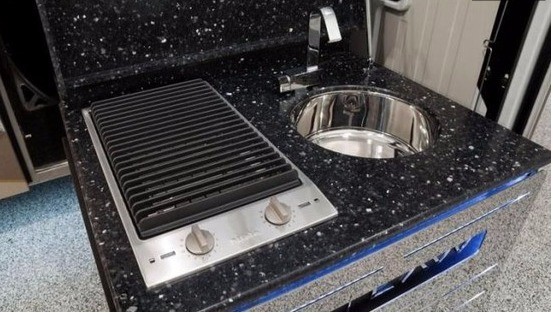 Yürüyen saray inşa etti 35