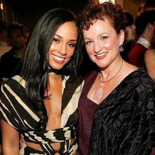 Ünlülerin anneleri 72