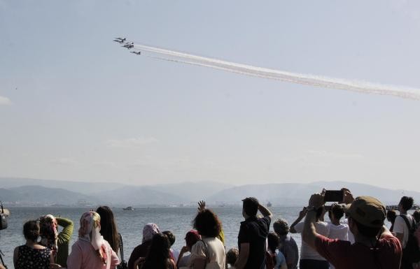 Türk Yıldızları'nın gösterisi nefes kesti 10