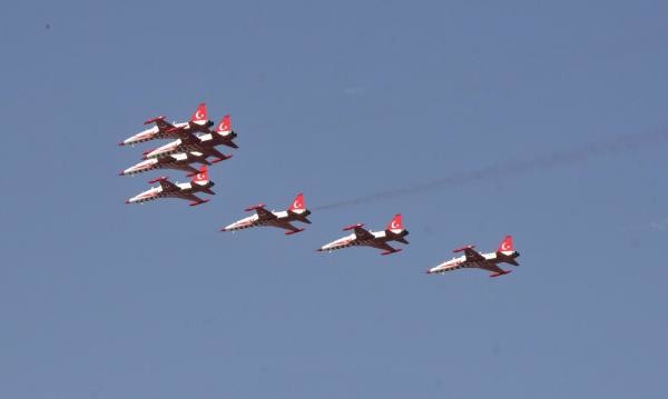 Türk Yıldızları'nın gösterisi nefes kesti 3