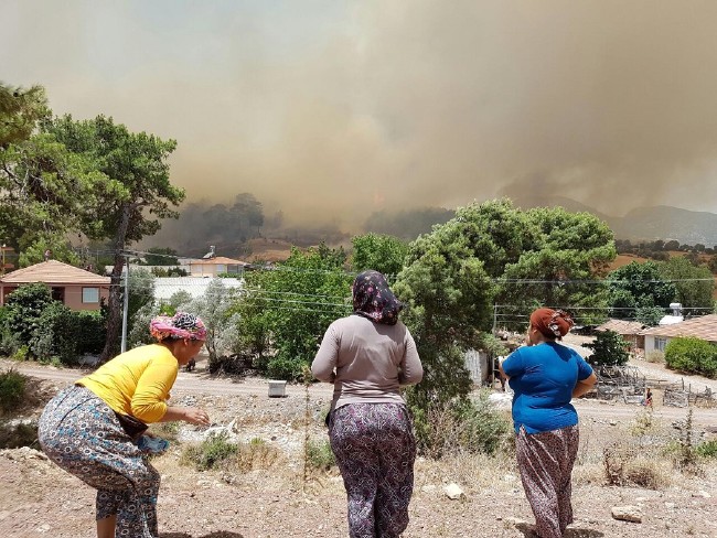 Tatil merkezi Adrasan'da orman yangını 9