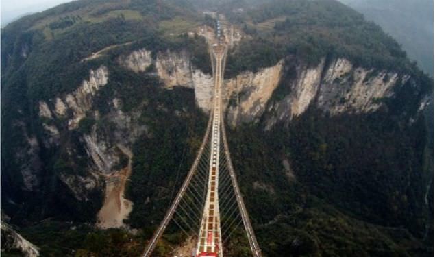 Cam köprü balyozlarla test edildi 18