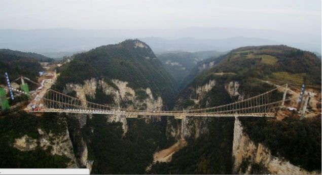 Cam köprü balyozlarla test edildi 19