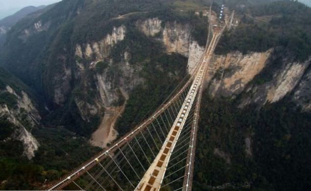 Cam köprü balyozlarla test edildi 20