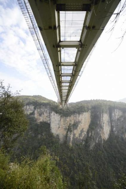 Cam köprü balyozlarla test edildi 23