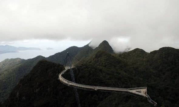 Cam köprü balyozlarla test edildi 40