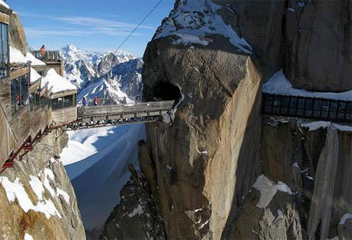 Cam köprü balyozlarla test edildi 52