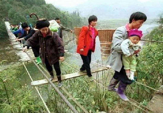 Cam köprü balyozlarla test edildi 53