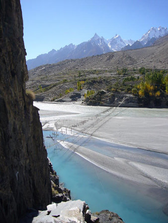 Cam köprü balyozlarla test edildi 59