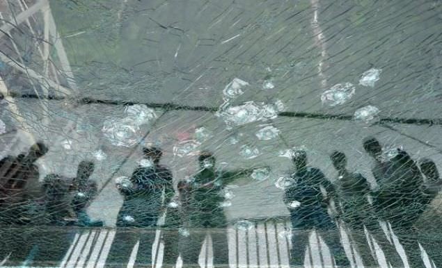 Cam köprü balyozlarla test edildi 6