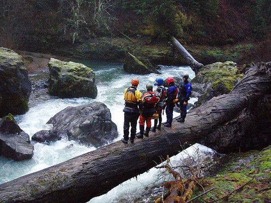 Cam köprü balyozlarla test edildi 62