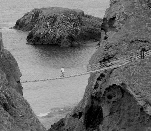 Cam köprü balyozlarla test edildi 73