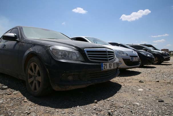 Lice'de çoğunluğu lüks bombalı saldırıda kullanılacak 22 araç yakalandı! 2