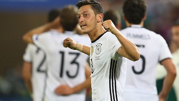 Mesut Almanya'yı karıştırdı 6