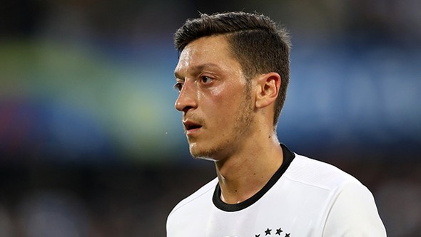 Mesut Almanya'yı karıştırdı 1