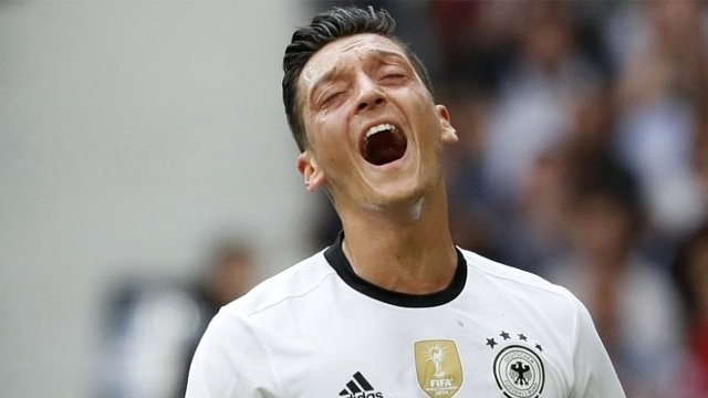 Mesut Almanya'yı karıştırdı 8