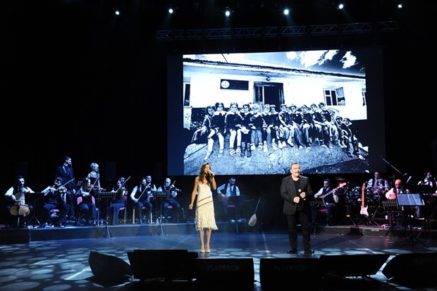 Yıldız sporcular ve yıldız sanatçılar TOÇEV yararına sahnede 8