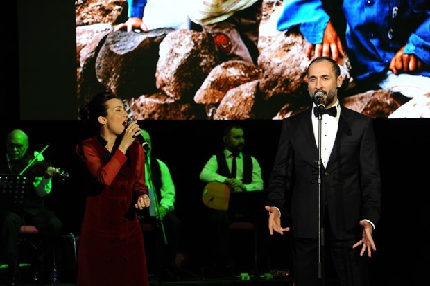 Yıldız sporcular ve yıldız sanatçılar TOÇEV yararına sahnede 11