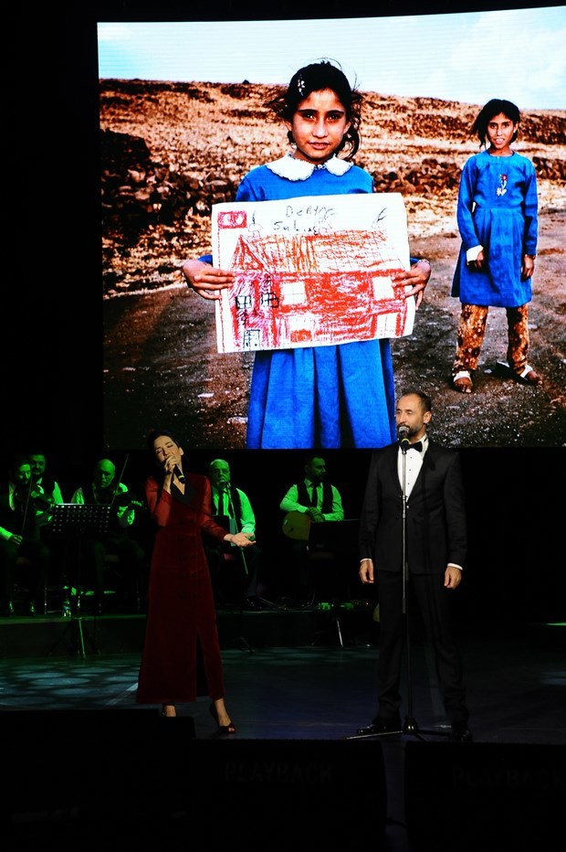 Yıldız sporcular ve yıldız sanatçılar TOÇEV yararına sahnede 12