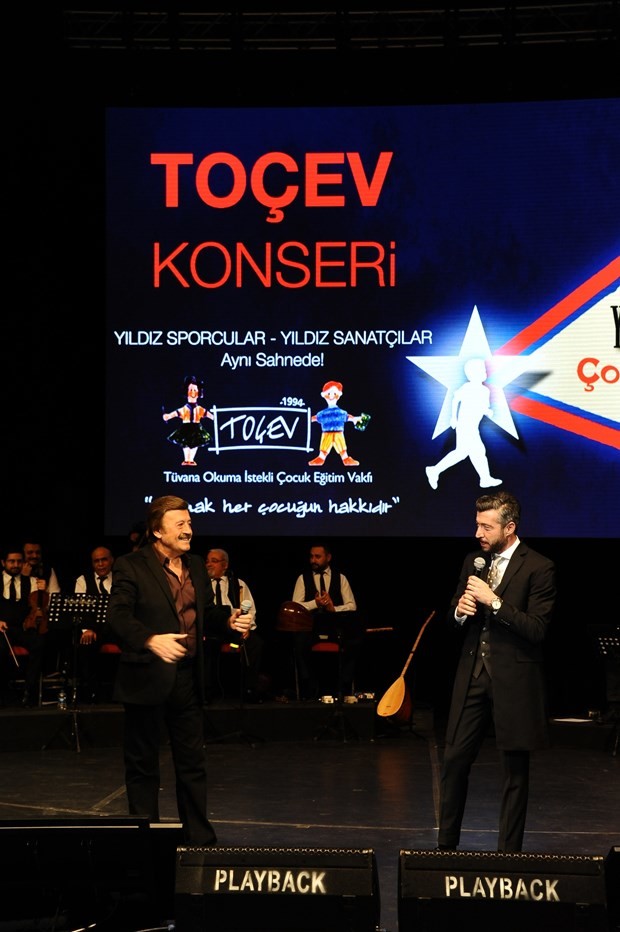 Yıldız sporcular ve yıldız sanatçılar TOÇEV yararına sahnede 14