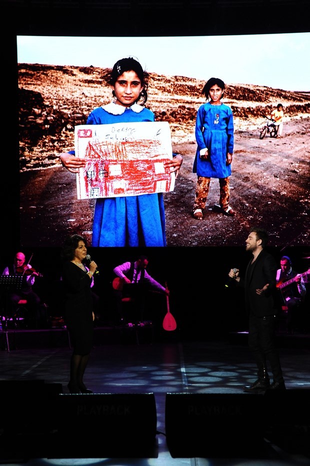 Yıldız sporcular ve yıldız sanatçılar TOÇEV yararına sahnede 16