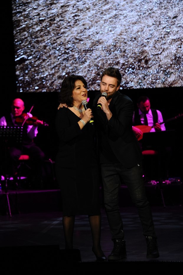 Yıldız sporcular ve yıldız sanatçılar TOÇEV yararına sahnede 17