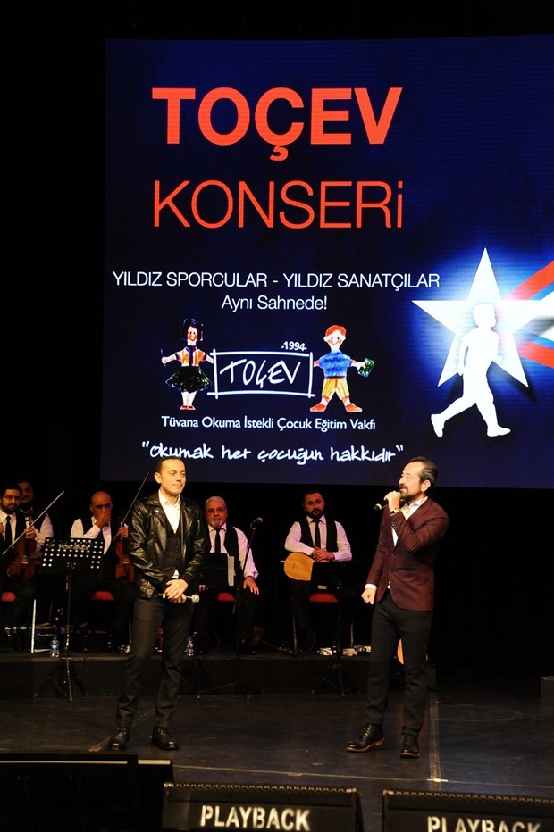 Yıldız sporcular ve yıldız sanatçılar TOÇEV yararına sahnede 20