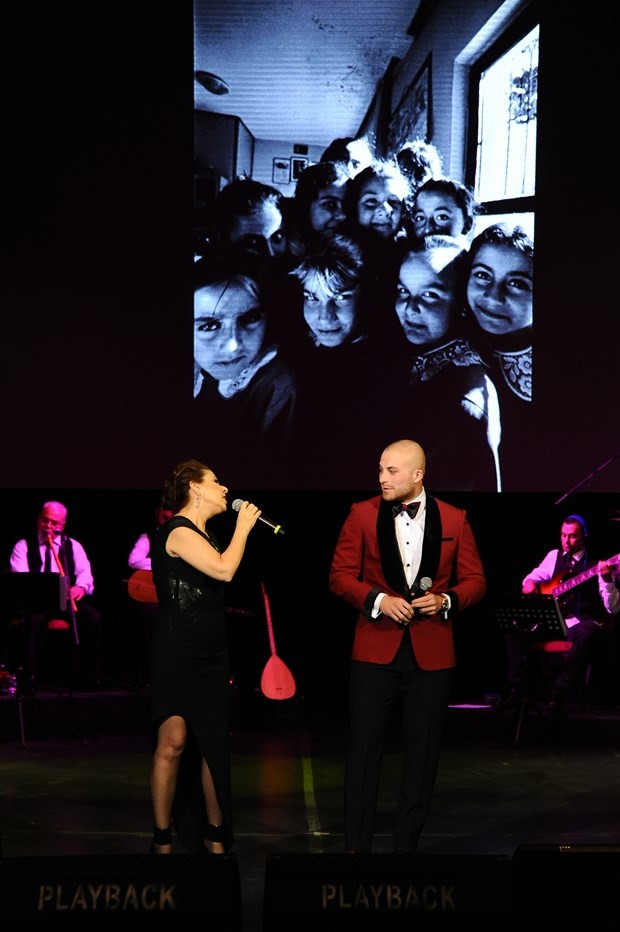 Yıldız sporcular ve yıldız sanatçılar TOÇEV yararına sahnede 23