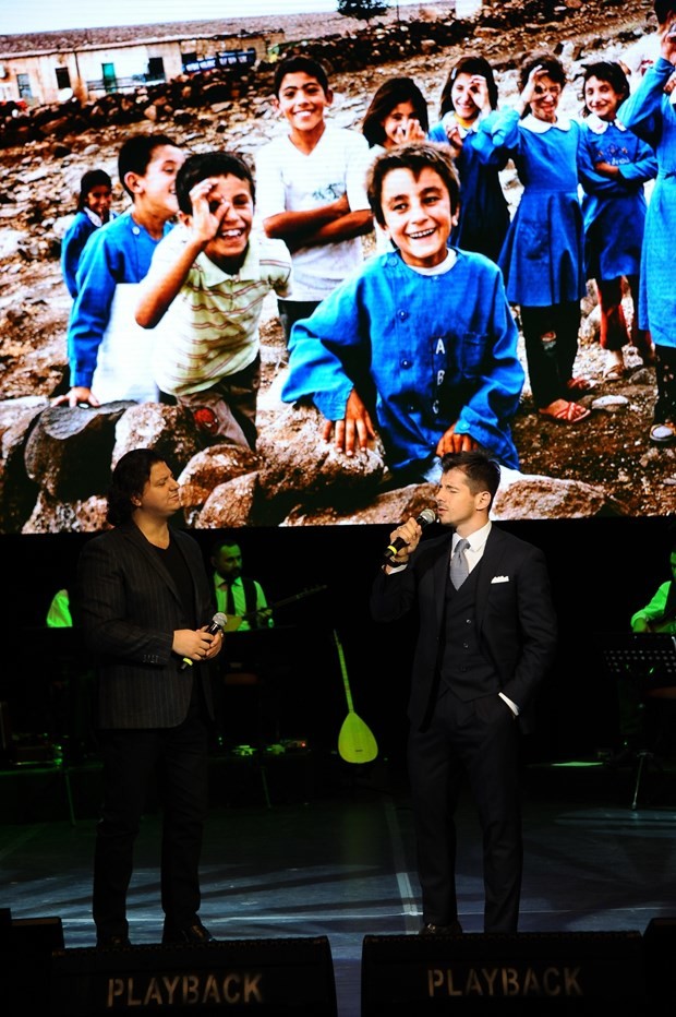 Yıldız sporcular ve yıldız sanatçılar TOÇEV yararına sahnede 24