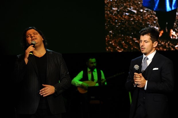 Yıldız sporcular ve yıldız sanatçılar TOÇEV yararına sahnede 25