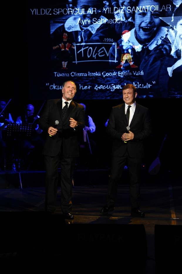Yıldız sporcular ve yıldız sanatçılar TOÇEV yararına sahnede 3