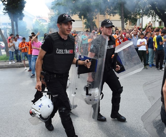 Galatasaray taraftarından Florya'da dev protesto! 9