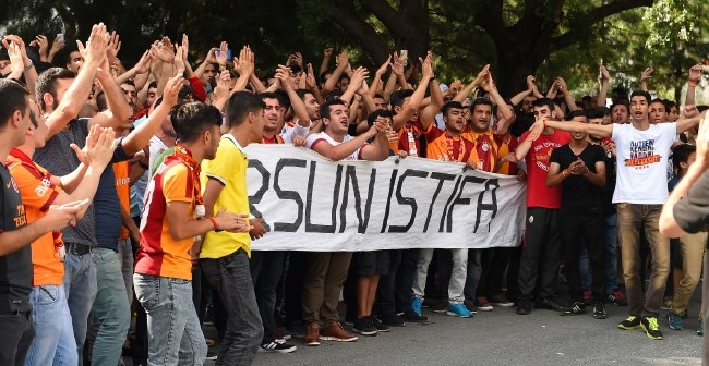 Galatasaray taraftarından Florya'da dev protesto! 13