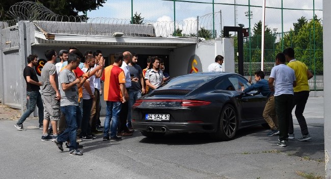 Galatasaray taraftarından Florya'da dev protesto! 14