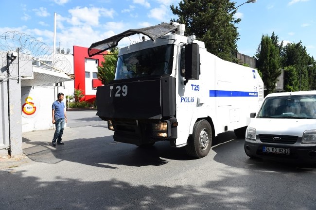 Galatasaray taraftarından Florya'da dev protesto! 15