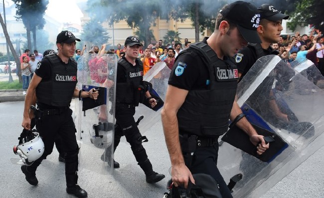 Galatasaray taraftarından Florya'da dev protesto! 19