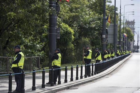 NATO Zirvesi Varşova'da başladı 8