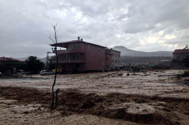 Kayseri'de sel can aldı: 1 ölü 10