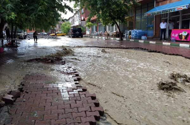 Kayseri'de sel can aldı: 1 ölü 12