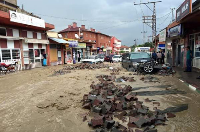 Kayseri'de sel can aldı: 1 ölü 14