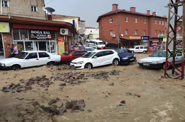Kayseri'de sel can aldı: 1 ölü 18