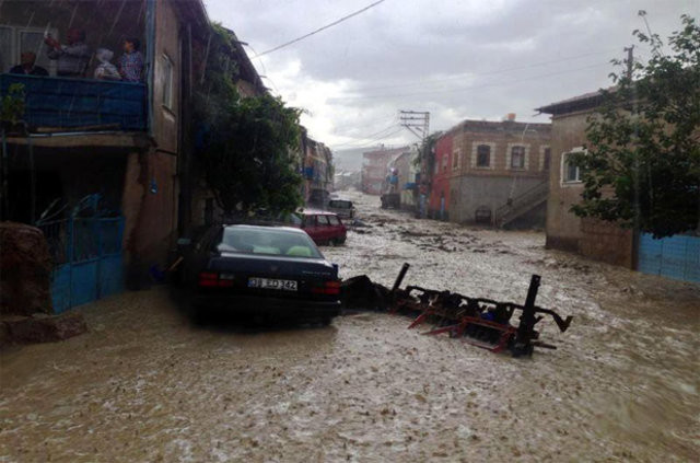 Kayseri'de sel can aldı: 1 ölü 8