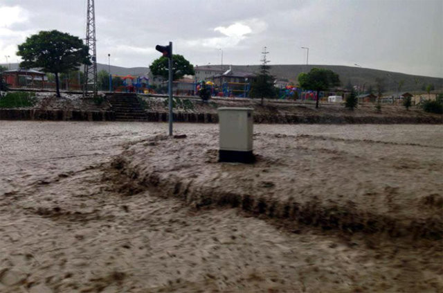 Kayseri'de sel can aldı: 1 ölü 9