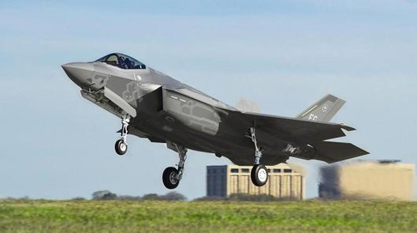 En pahalı savaş uçağı görücüye çıktı 2