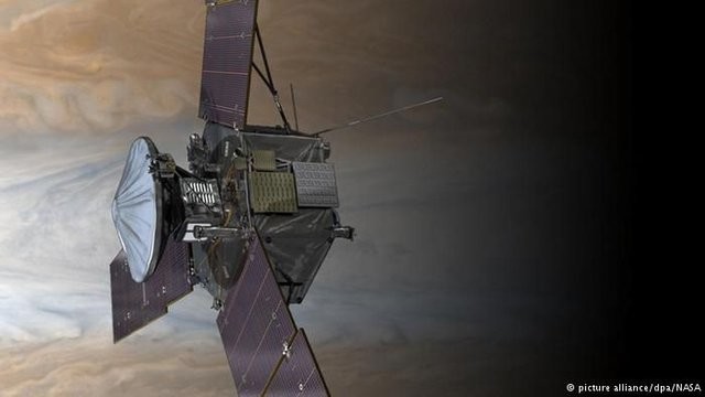 Juno Jüpiter'den ilk görüntüyü gönderdi 12
