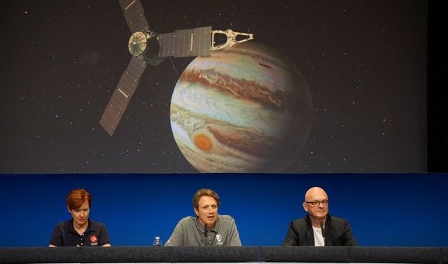Juno Jüpiter'den ilk görüntüyü gönderdi 9